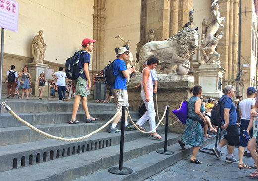 New rules to visit the Loggia dei Lanzi in Piazza della Signoria