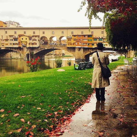 Ponte Vecchio is full of charme even in rainy days! - photo credit @tuscanybuzz