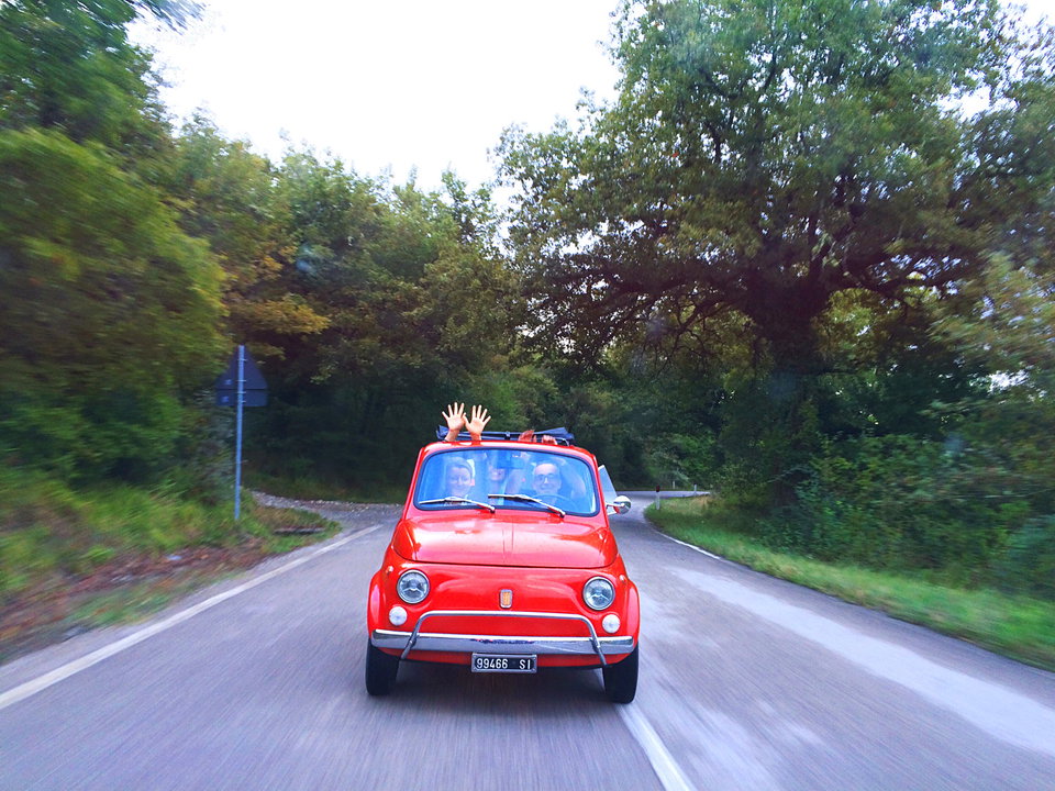 An adventurous day around the Chianti driving a vintage Fiat 500 car