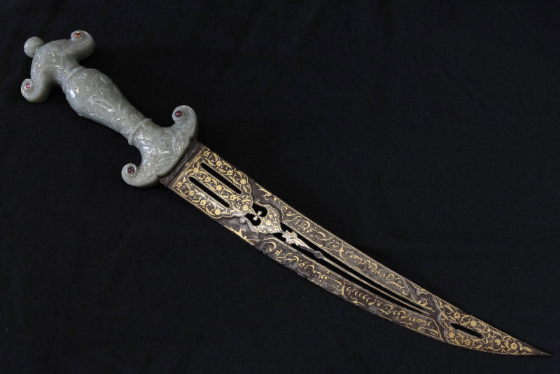 tricolore-jade-dagger
