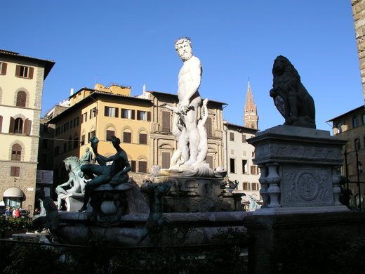 Fontana del Nettuno is Under Wraps