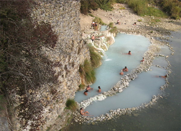 Thermal baths in times of Crisis: Saturnia and Petriolo