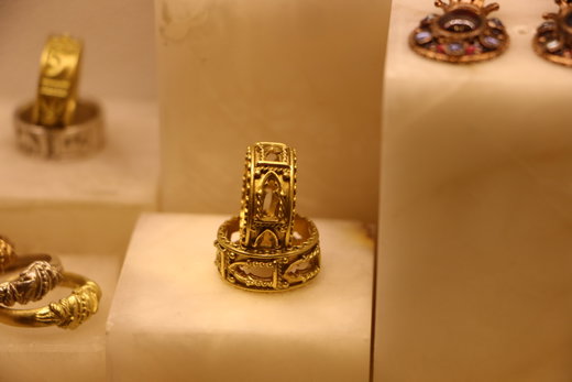 Fine Italian gold jewelry made in Florence
