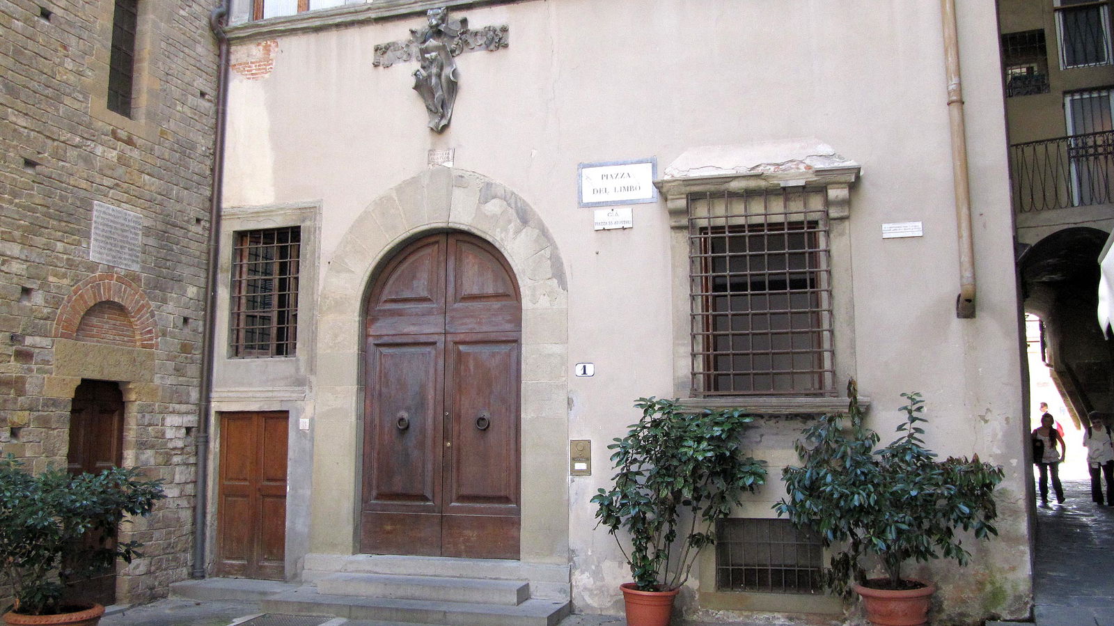Another view of the Piazza deil Limbo in front of S. Apostoli
