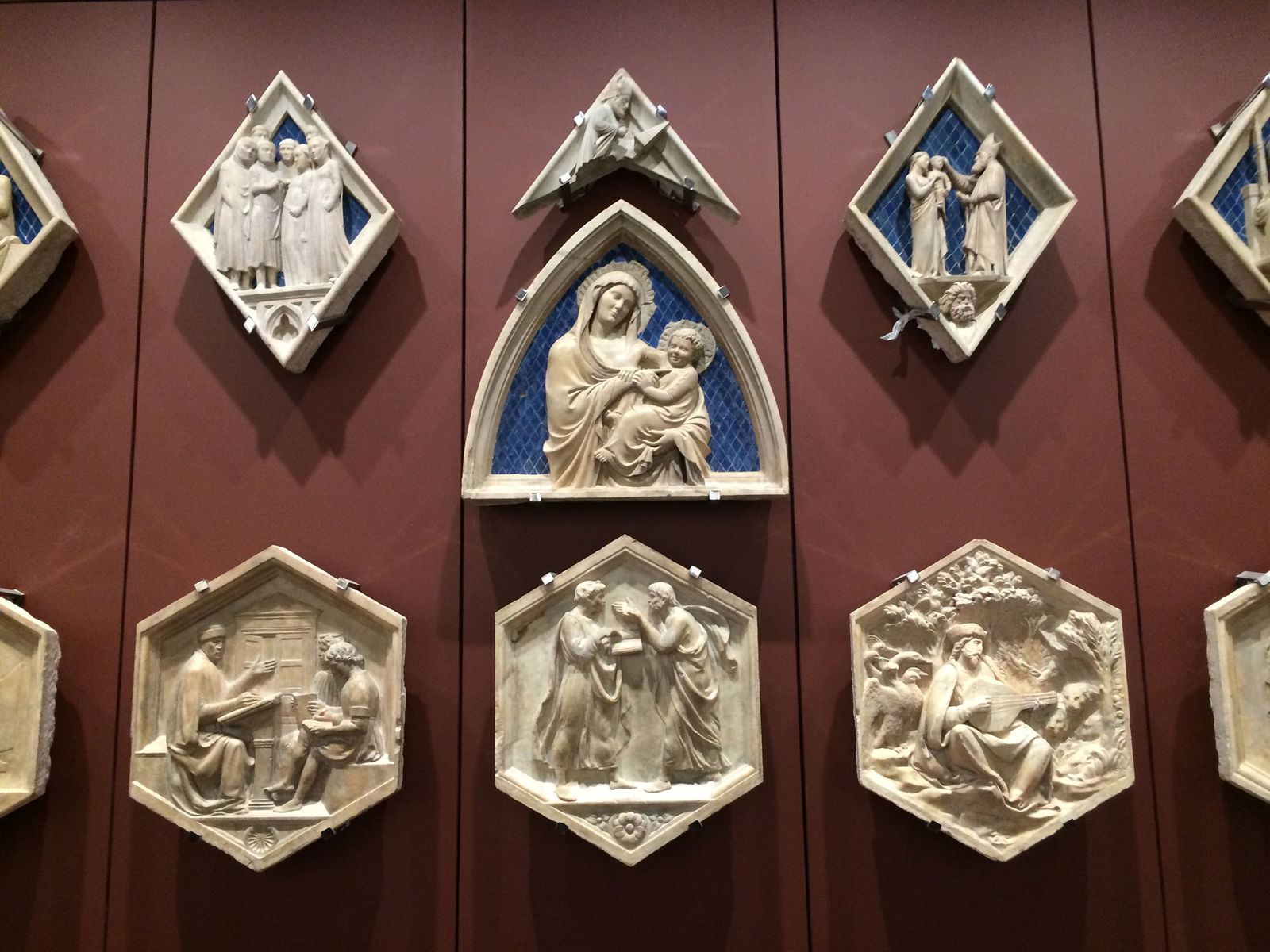 Alcune delle decorazioni esposte nel Museo dell'Opera del Duomo