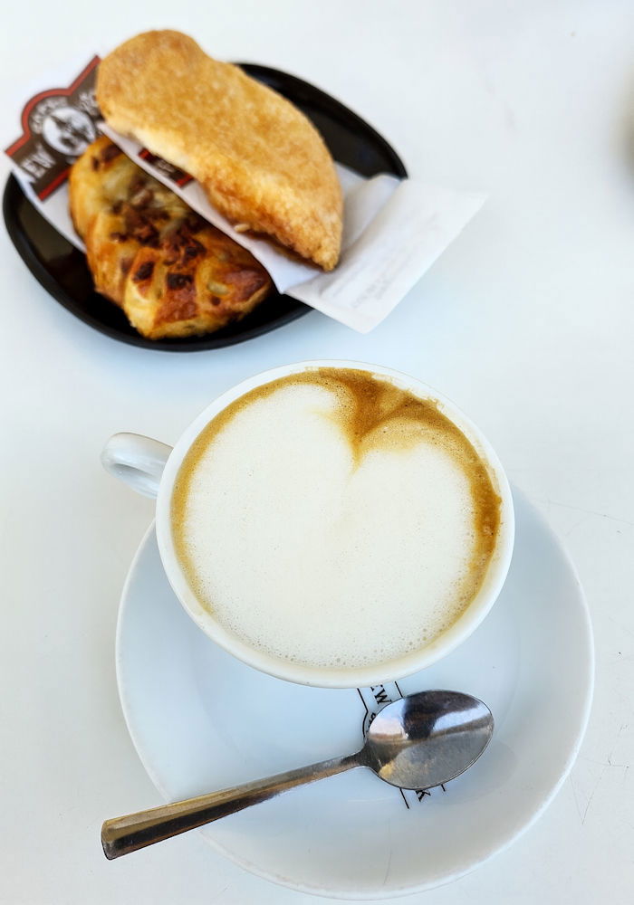 Cappuccino in Marina di Pisa - La Perla Café