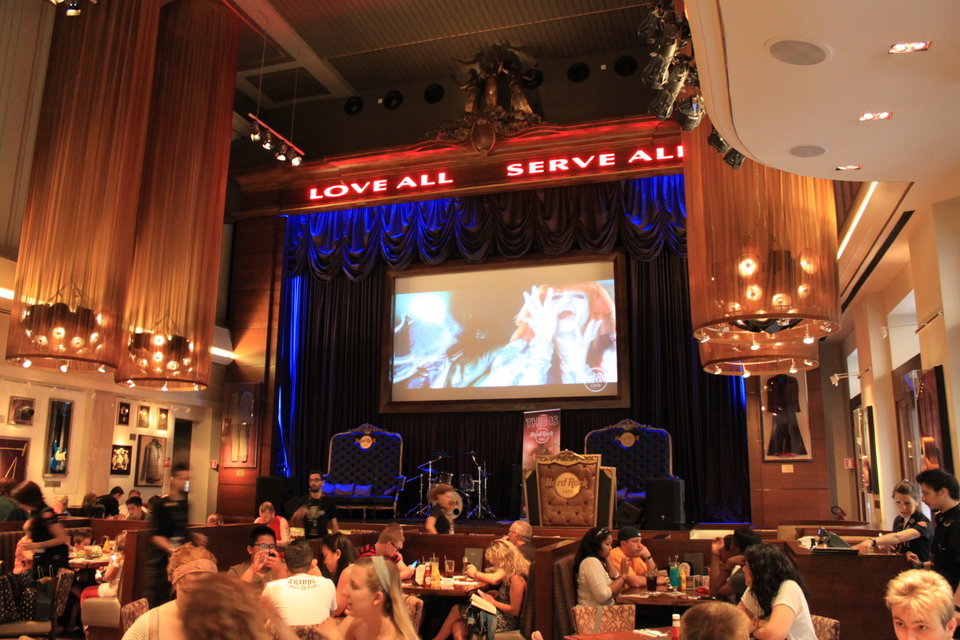 Music & Great Food for the entire family at the Hard Rock Cafe in Florence
