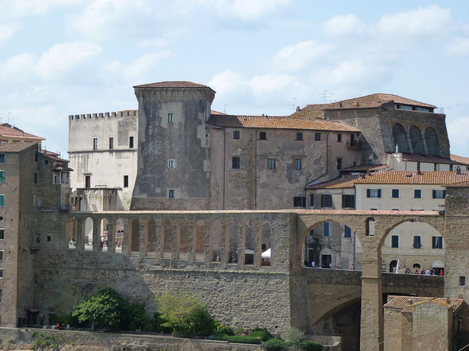 Visit Pitigliano in Tuscany: Wine, Scenery, Etruscans & Little Jerusalem