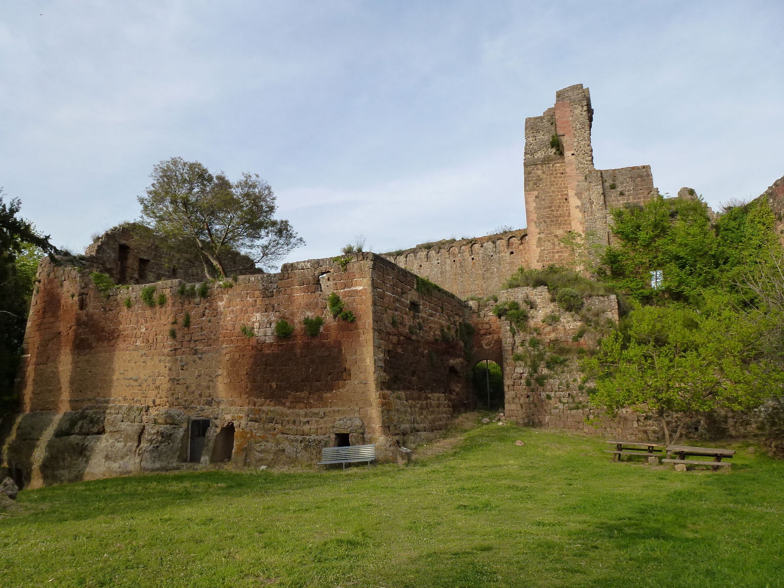 Sovana: The Prettiest Tuff Town in Tuscany