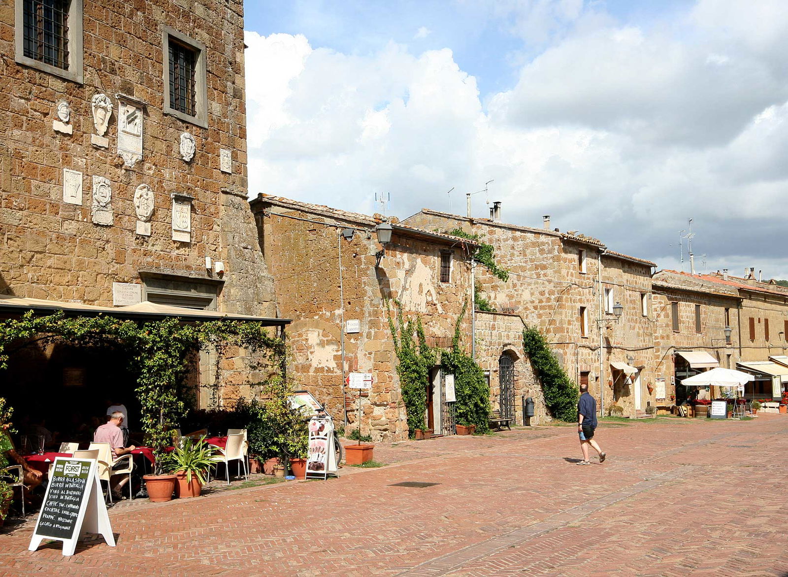 Sovana: The Prettiest Tuff Town in Tuscany