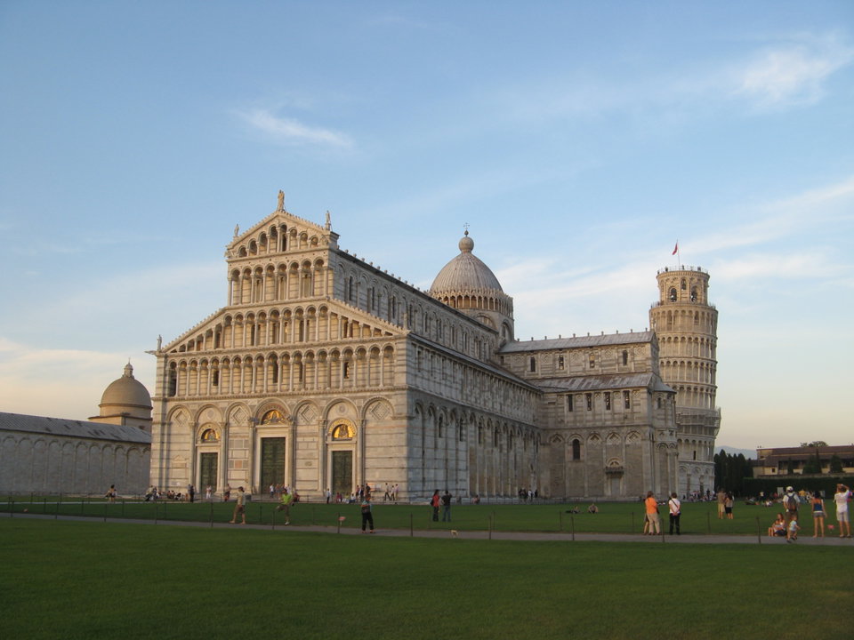 Pisa: Day Trips & Custom Tours of the City and Nearby