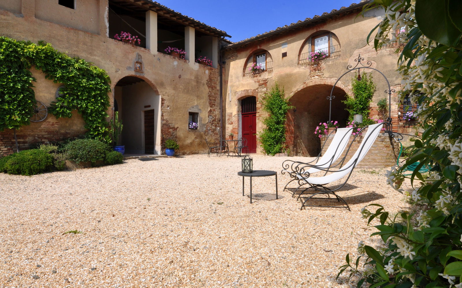 Vineyards within walking distance of Siena: Agriturismo Marciano