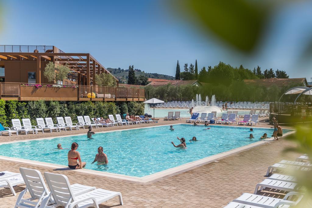 Kid-friendly Accommodations in Florence, Italy :: Poolside at Camping Firenze