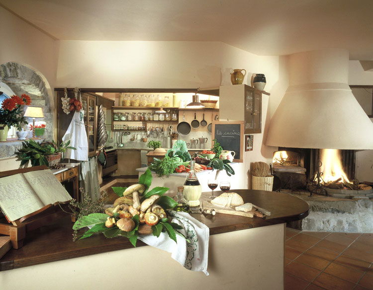 Large common room for breakfast, tea time and impromtu cooking classes at Casa Palmira