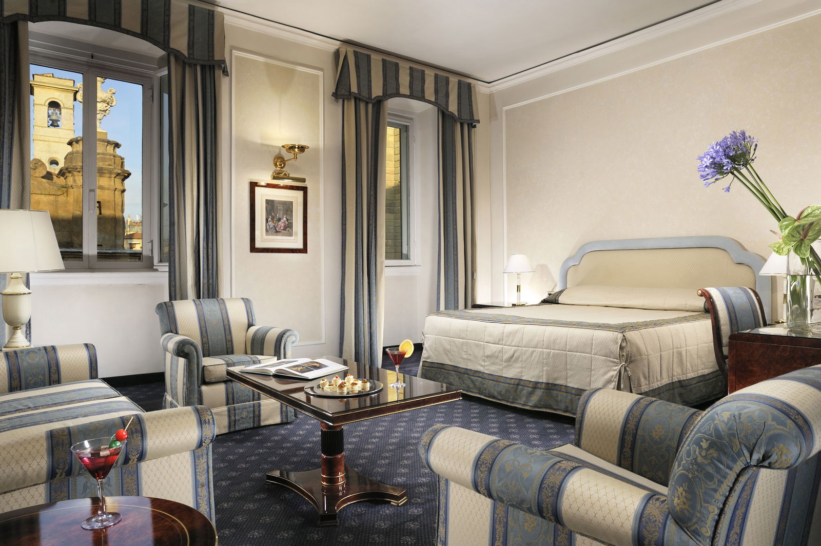 Deluxe bedroom at Hotel de la Ville
