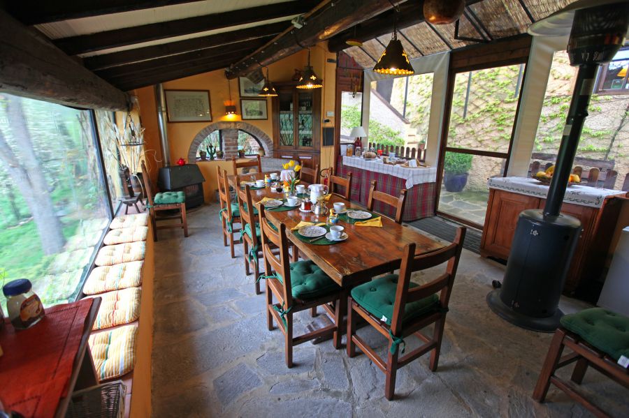 Cosy breakfast area at the B&B Le Due Volpi near Florence in Mugello