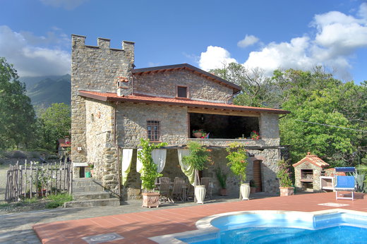 Montecastello - Holiday Villa in Tuscany's Northwest Mountains