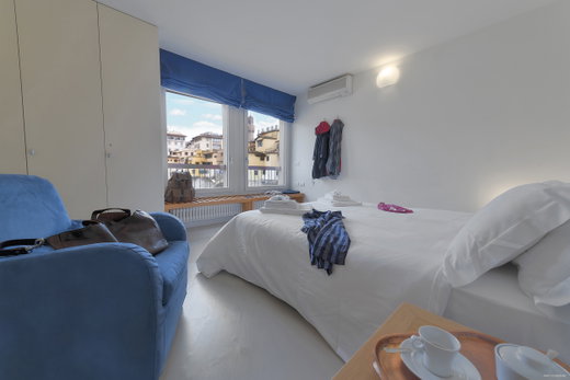 Old Bridge Apartment: Holiday Rental in Historic Center of Florence