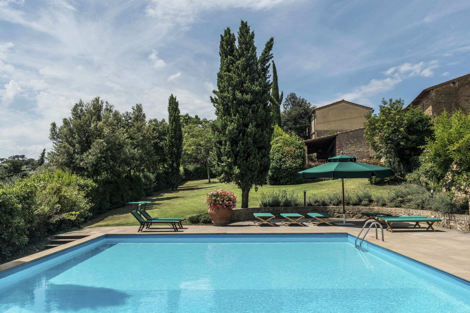 BBQ & Outdoor Terrace near the pool