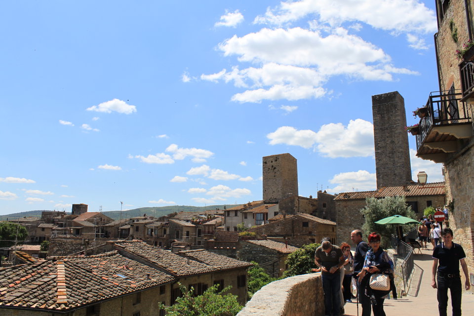 How to get to San Gimignano from Florence or Siena