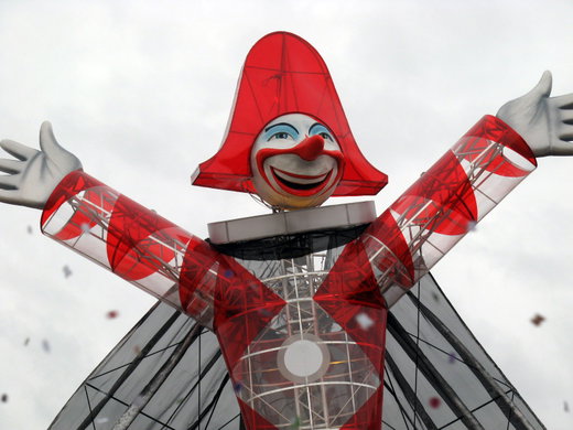 Carnival in Viareggio: Best Floats in Tuscany